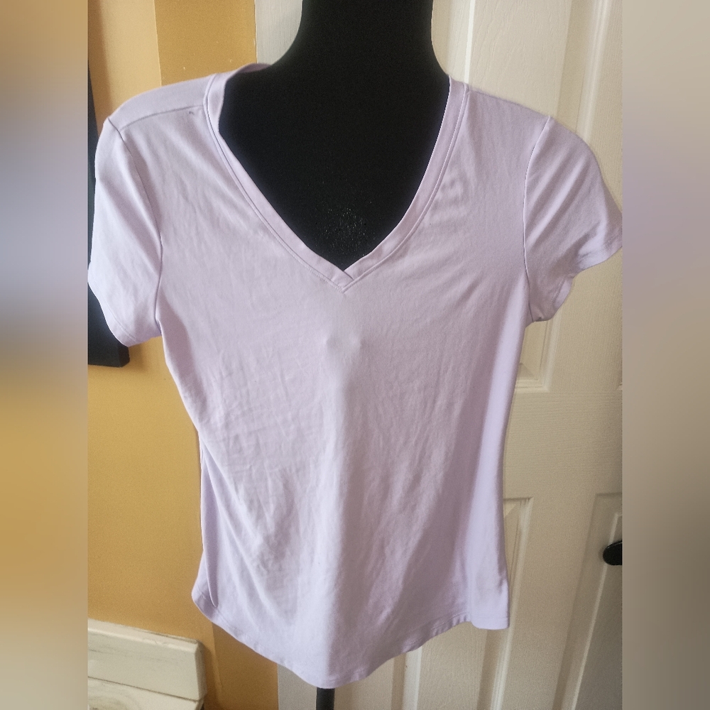 No Boundaries Light Purple V-Neck Short Sleeve Tee